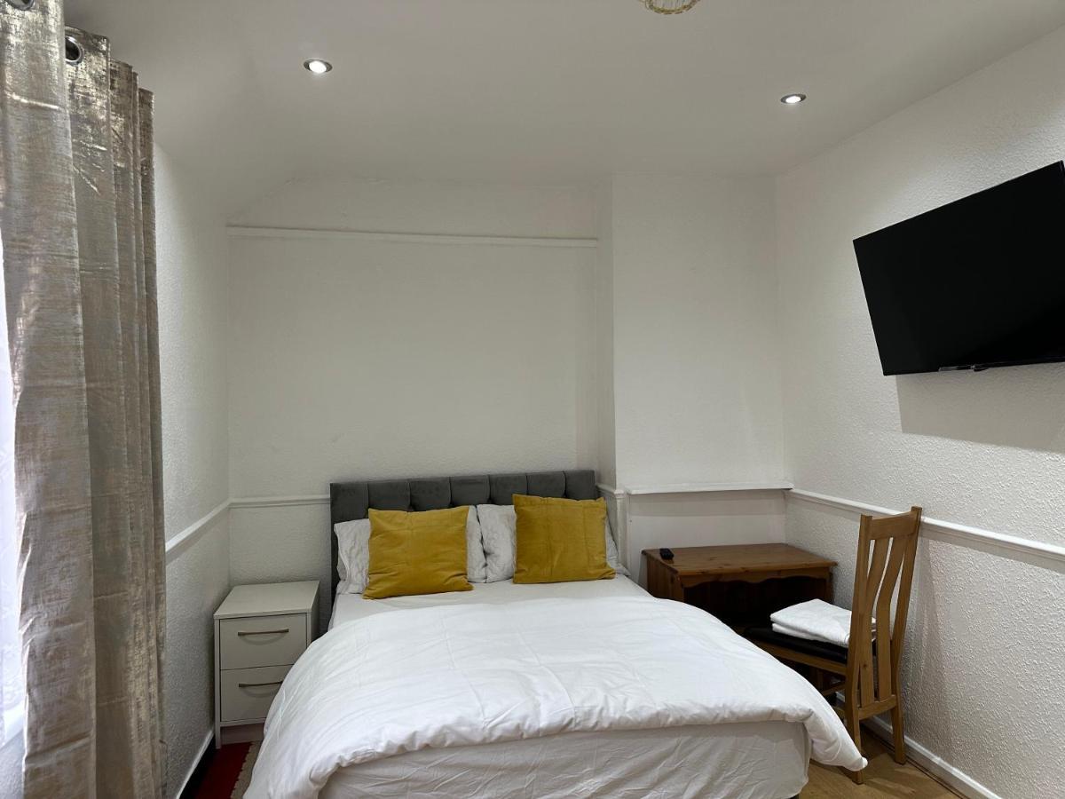 3Rd Studio Flat With Private Toilet And Bathroom Setup For Family Enjoyment 134 Keedonwood Road Bromley Exterior foto