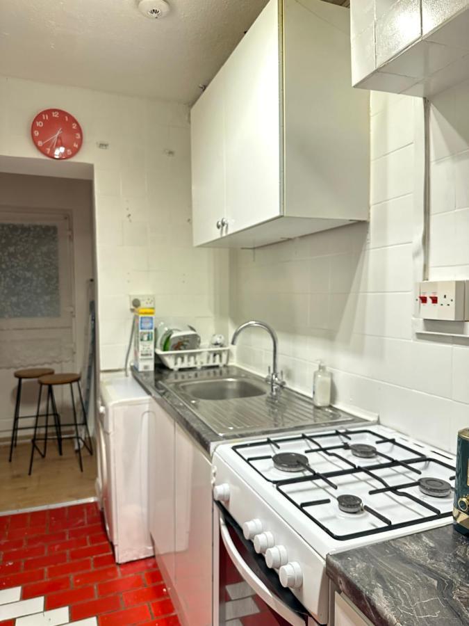 3Rd Studio Flat With Private Toilet And Bathroom Setup For Family Enjoyment 134 Keedonwood Road Bromley Exterior foto